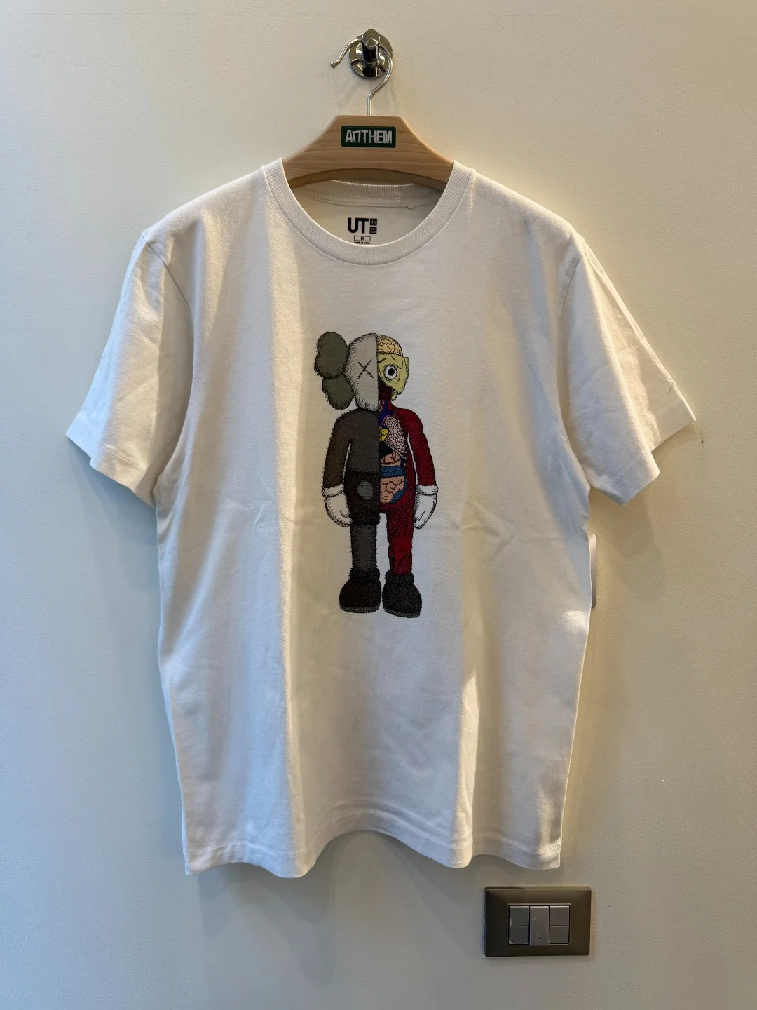 Uniqlo x Kaws - M
