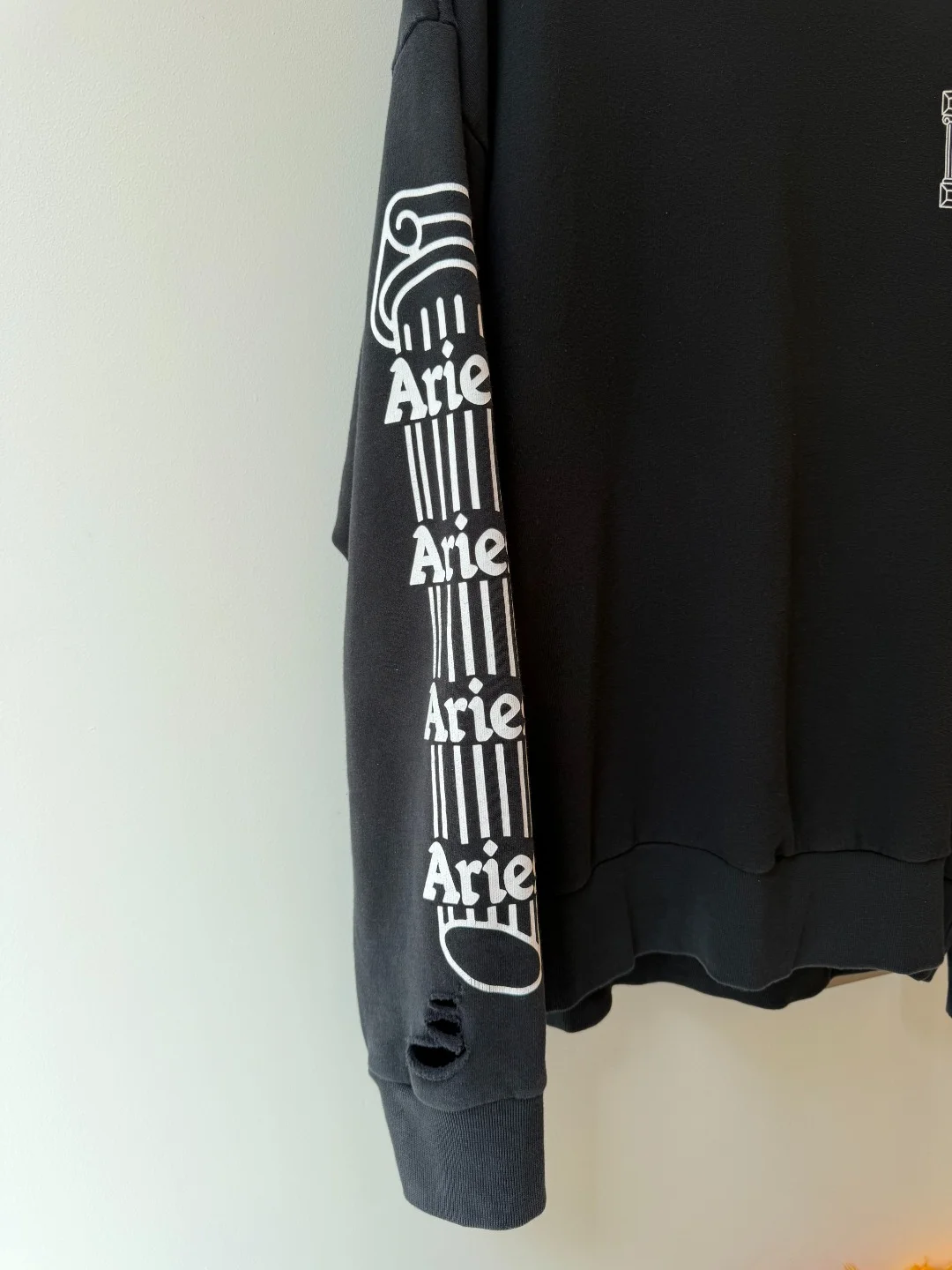 Aries Hoodie Black – XL