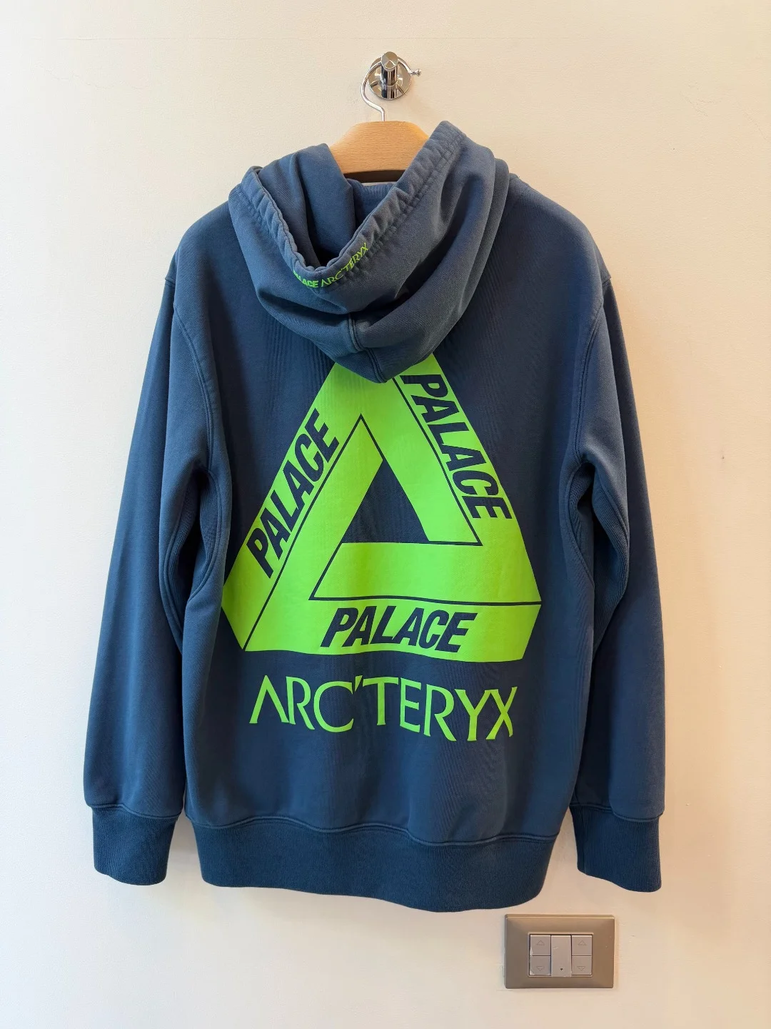 Palace x Arc’Teryx Hoodie – M