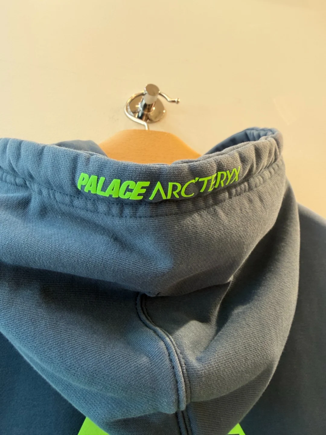 Palace x Arc’Teryx Hoodie – M