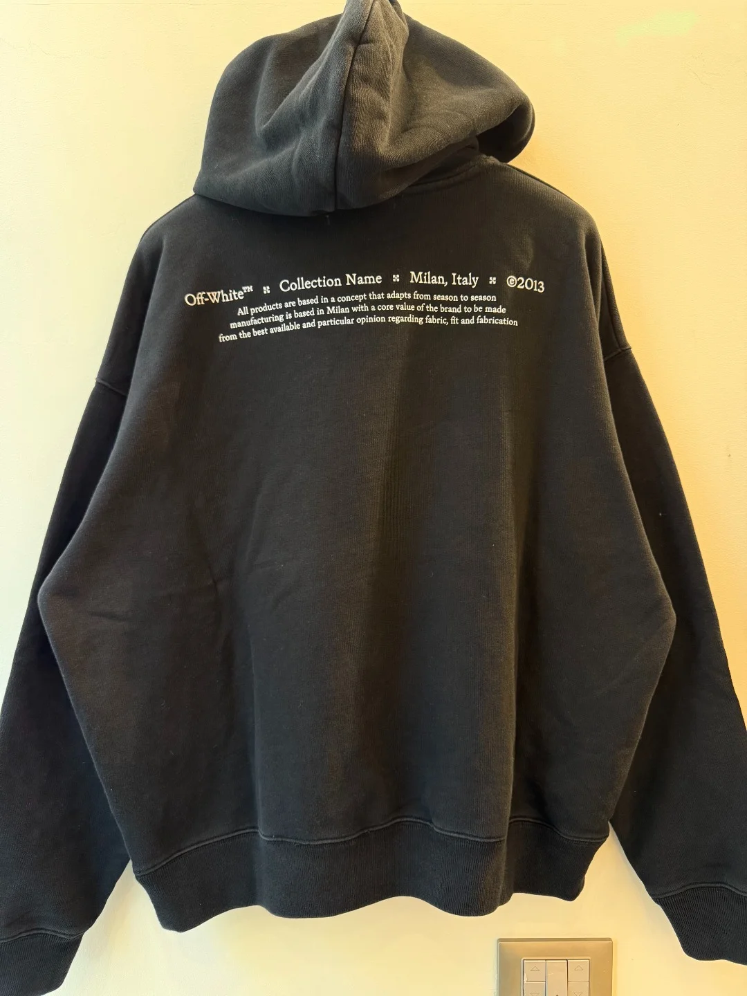 Off-White Hoodie – M