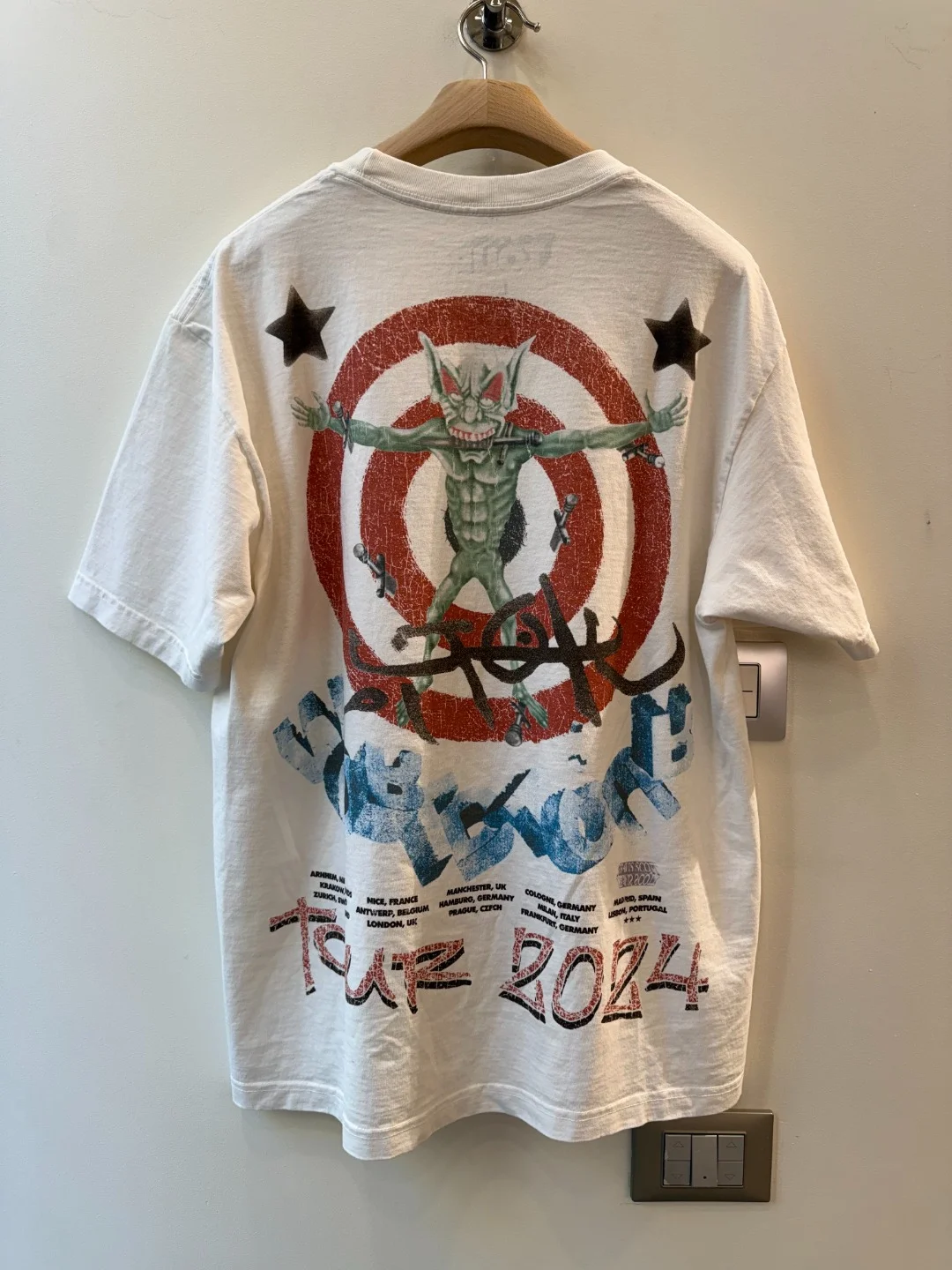 Corteiz Snickers Tee – L