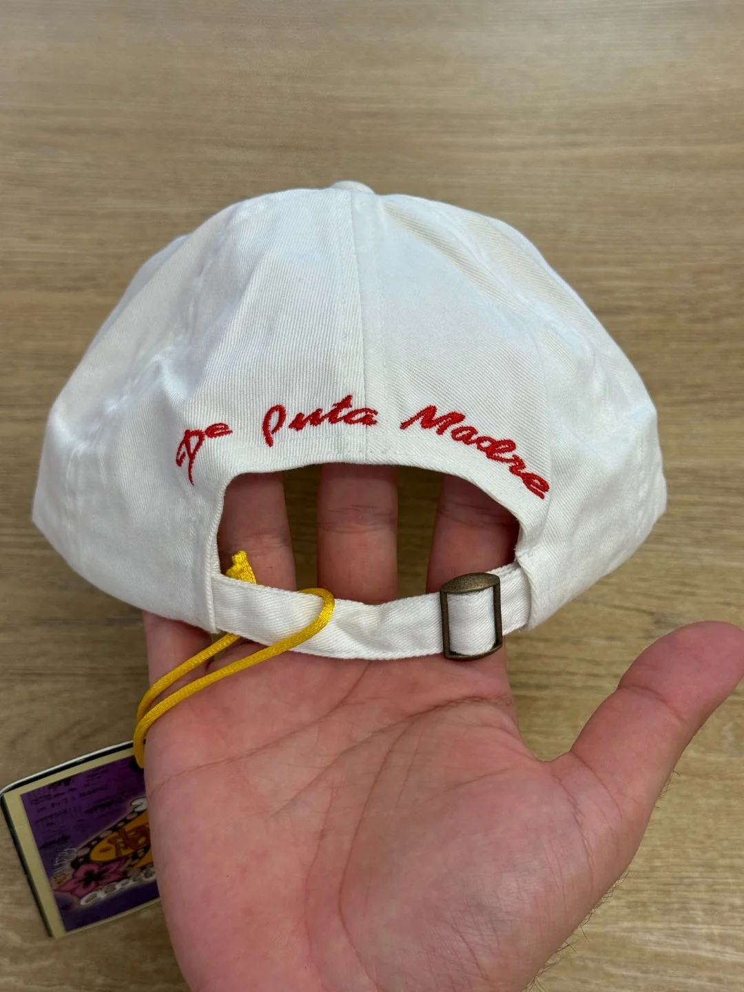 De Puta Madre Escobar Cap