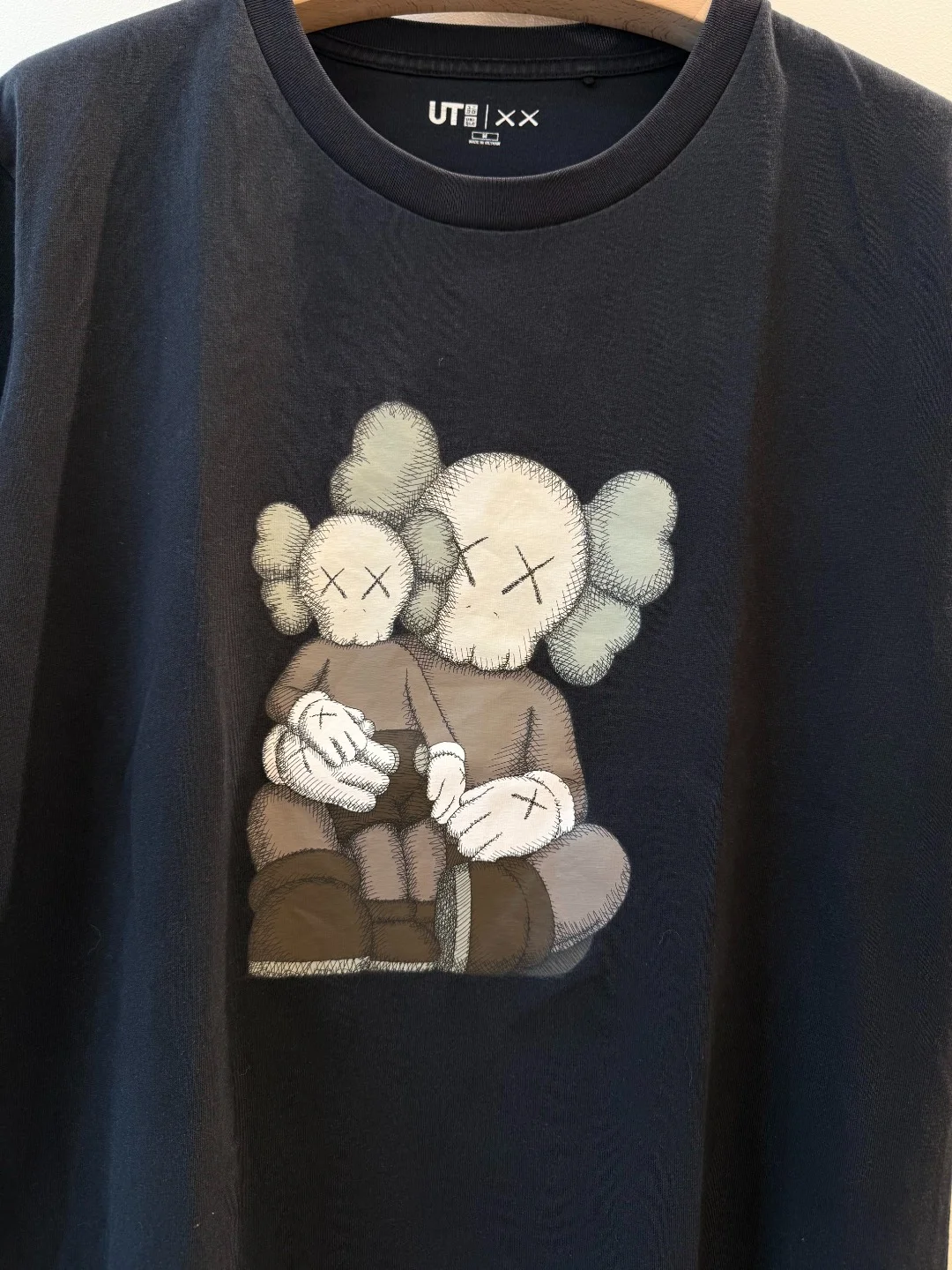 Uniqlo x Kaws Tee – M
