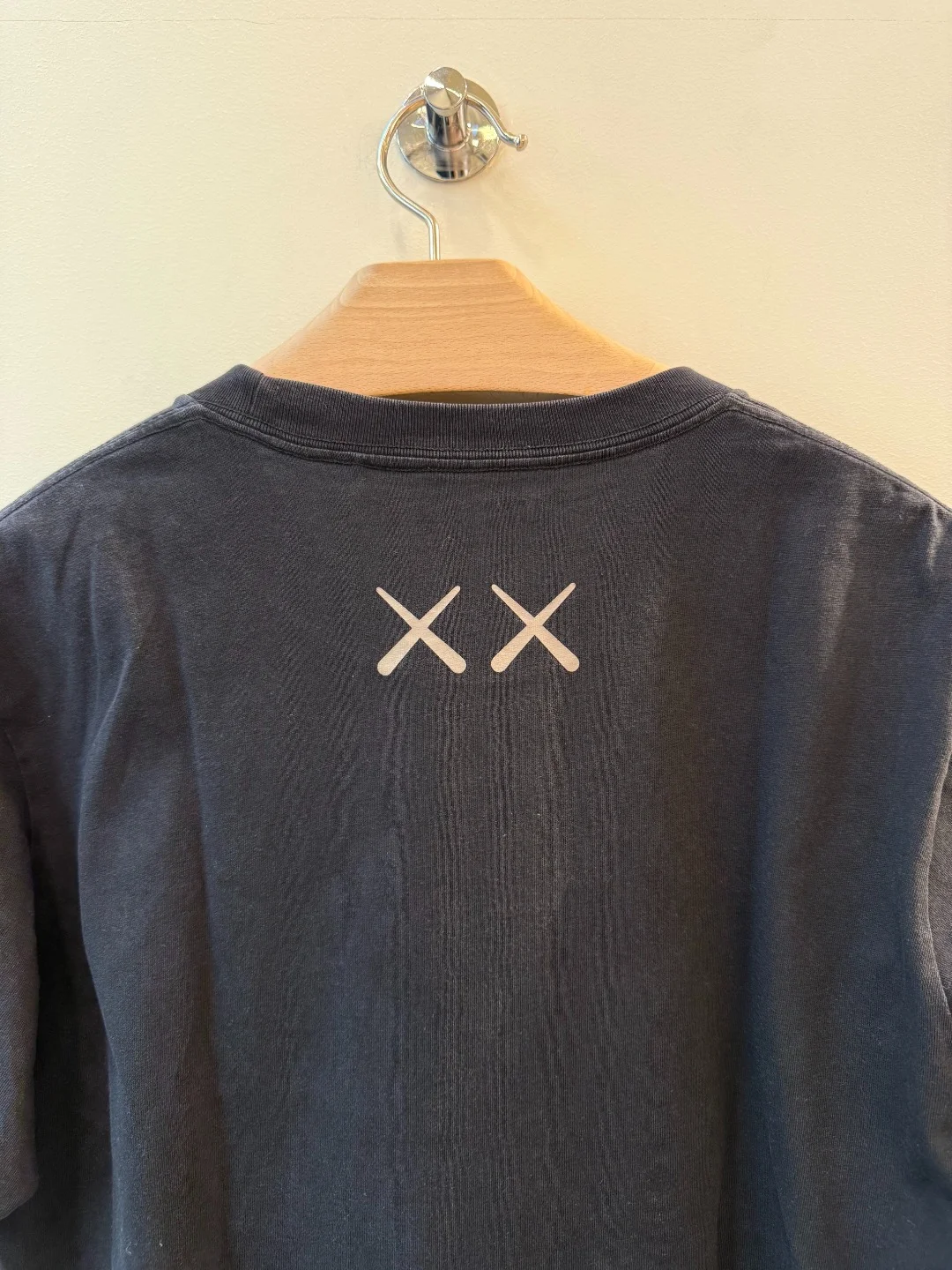 Uniqlo x Kaws Tee – M